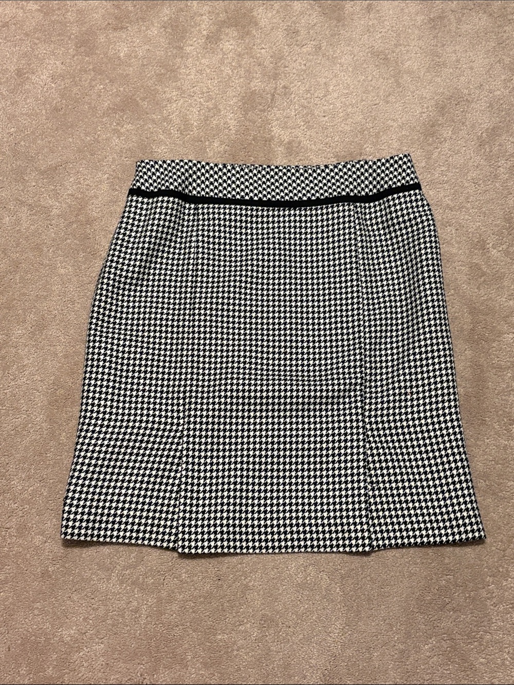 Black & White Houndstooth A-Line Knee-Length Skirt with Waist Trim, Pleated Back